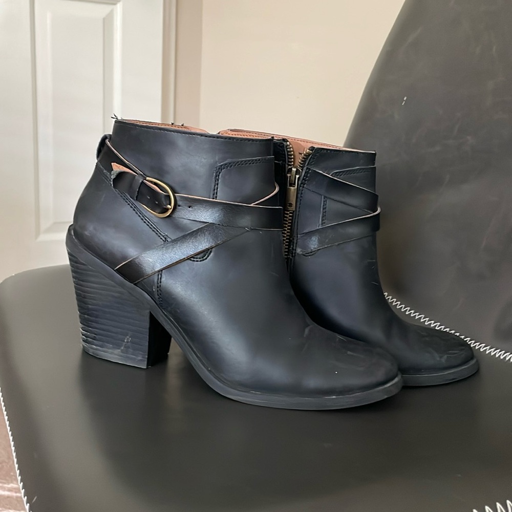 Lucky Brand black booties size 8M